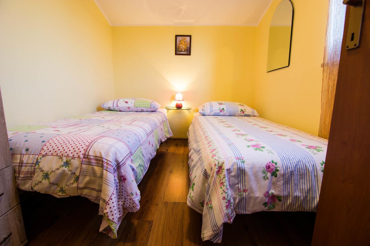 Apartments Angela 1711 Rakalj Ngoại thất bức ảnh