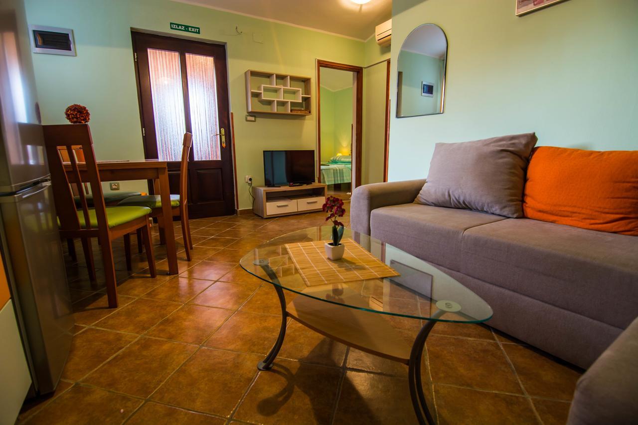 Apartments Angela 1711 Rakalj Ngoại thất bức ảnh