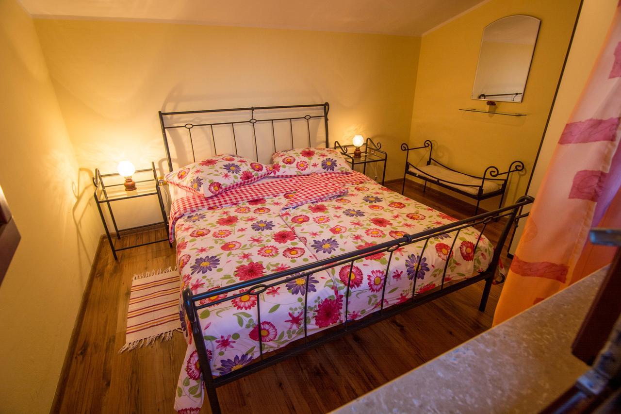 Apartments Angela 1711 Rakalj Ngoại thất bức ảnh